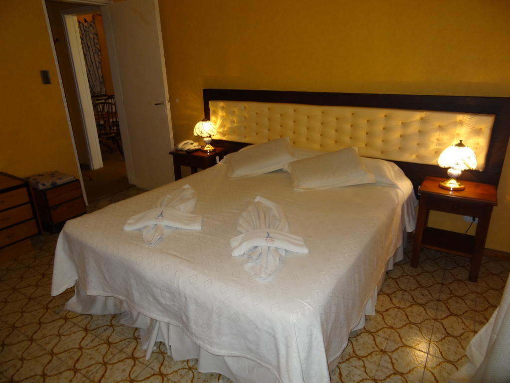 Mon Petit Hotel Villa Carlos Paz Habitación foto